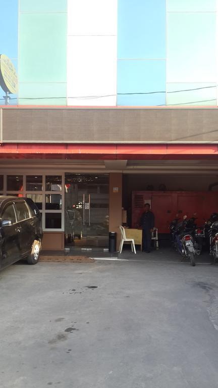 California Hotel Jakarta Eksteriør billede