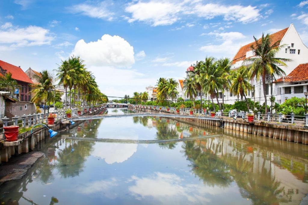 California Hotel Jakarta Eksteriør billede