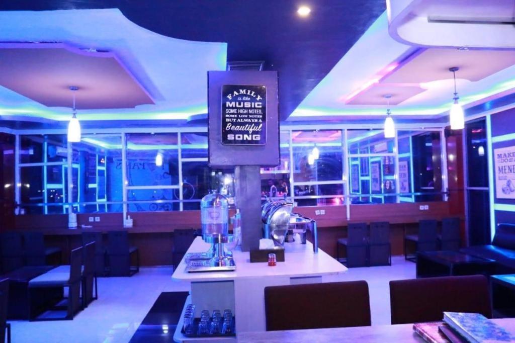 California Hotel Jakarta Eksteriør billede