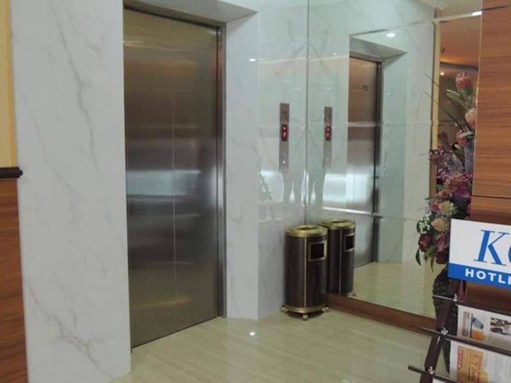 California Hotel Jakarta Eksteriør billede