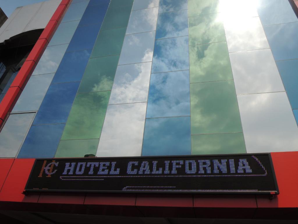 California Hotel Jakarta Eksteriør billede