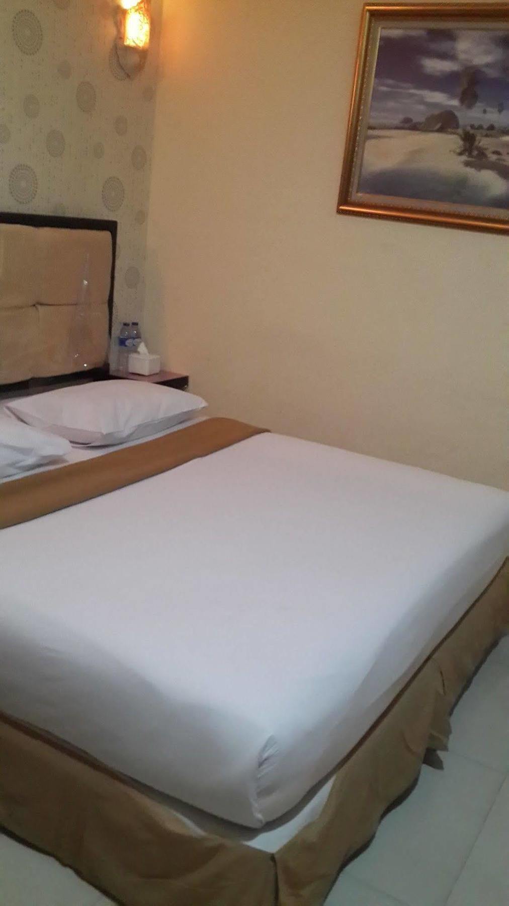 California Hotel Jakarta Eksteriør billede