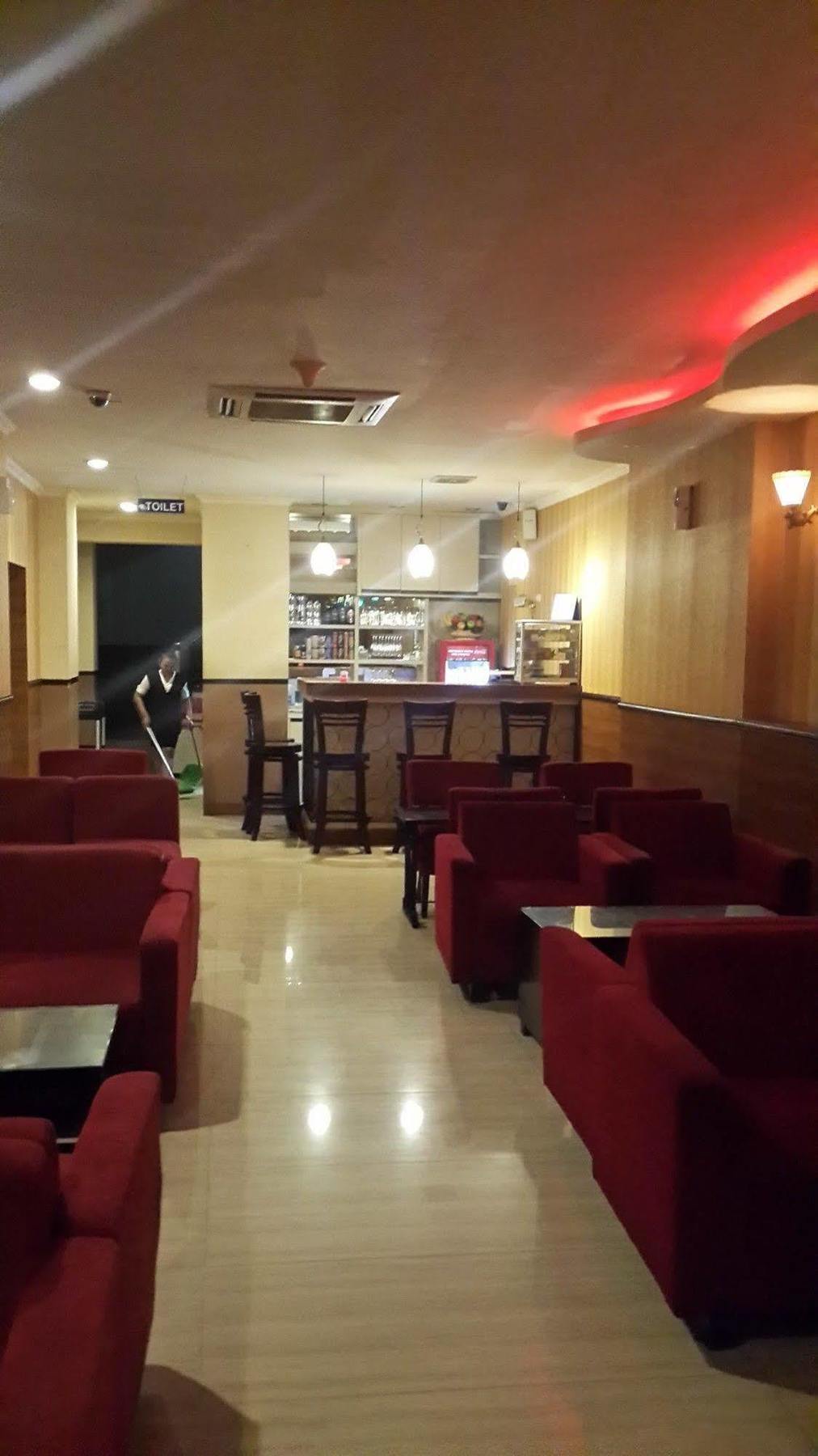 California Hotel Jakarta Eksteriør billede