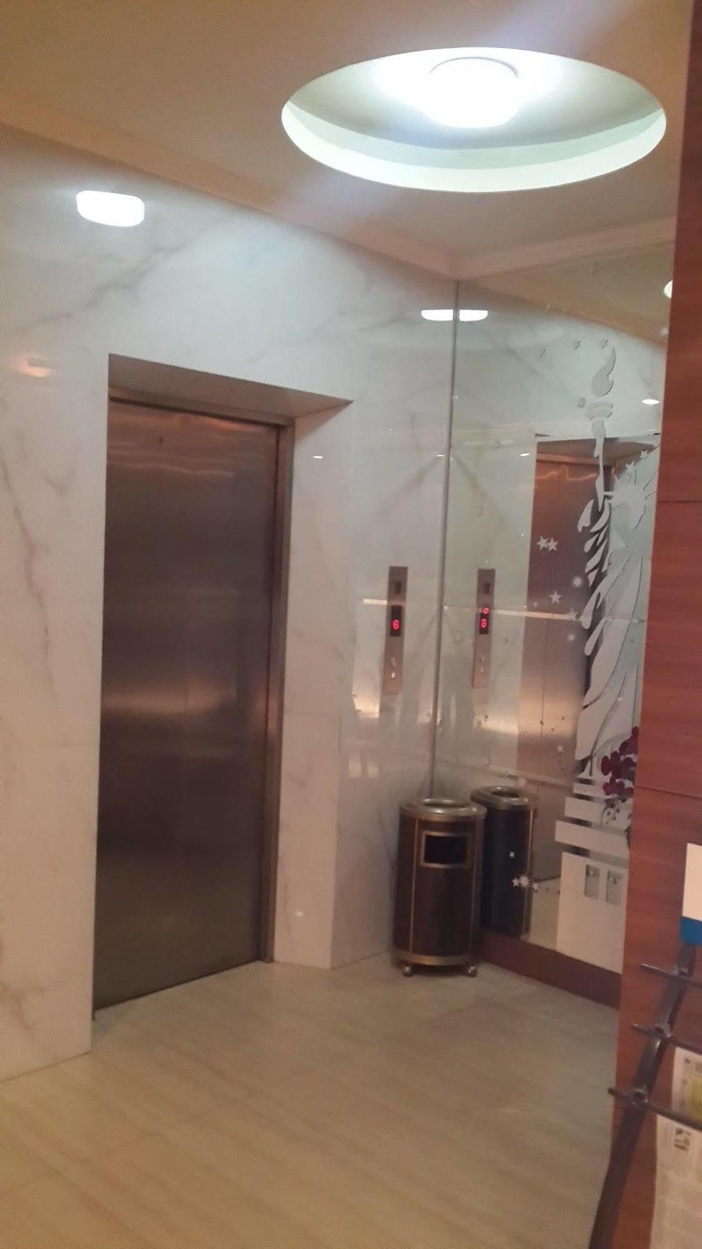 California Hotel Jakarta Eksteriør billede